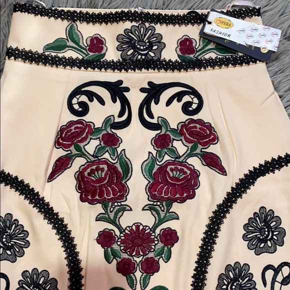 Embroidered skirt! - Picture 2 of 3